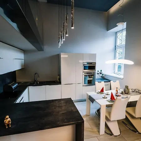 Ah Luxury Bastova 10 *