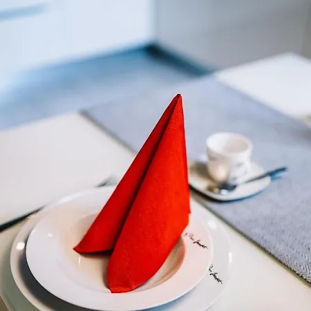 Ah Luxury Bastova 10 *