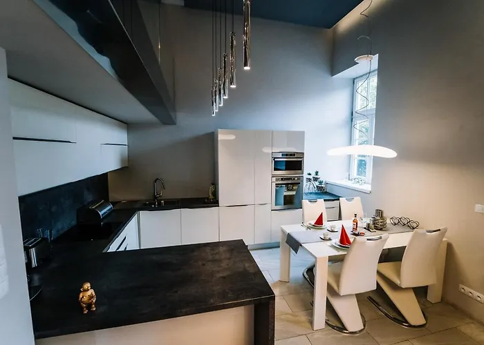 Ah Luxury Bastova 10 *